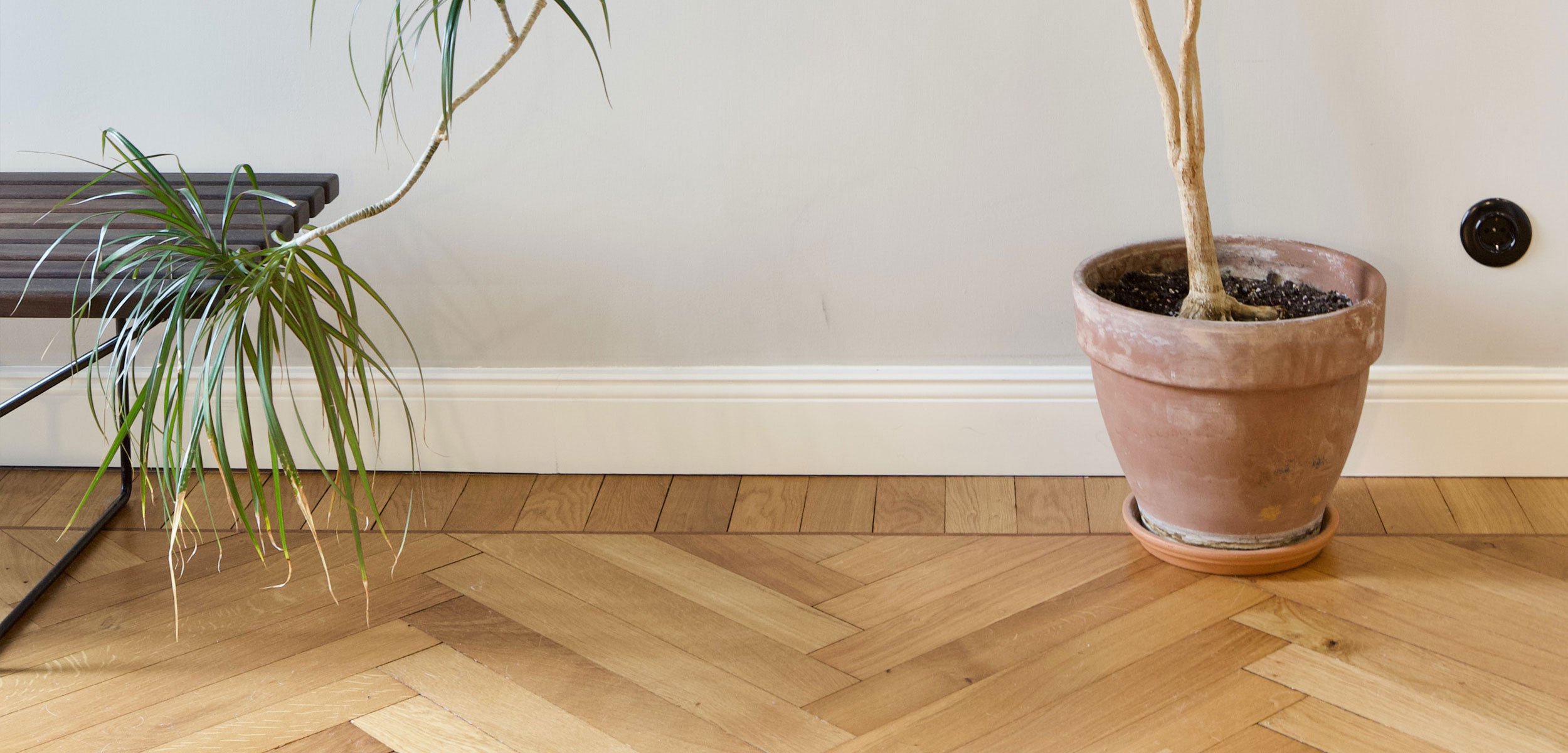 wooden-floor-cleaning-lifestyle